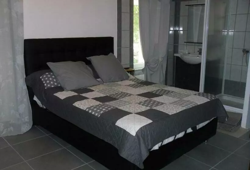 Hotelli Hôtel Restaurant Le Mistral