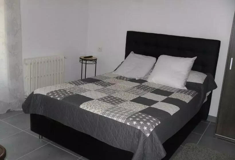 Hotelli Hôtel Restaurant Le Mistral