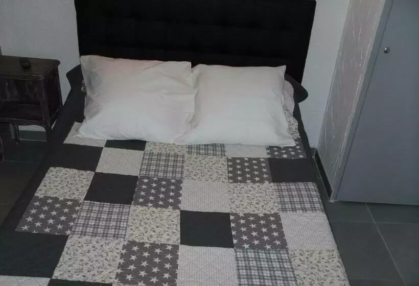 Hotelli Hôtel Restaurant Le Mistral