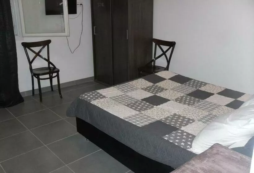 Hotelli Hôtel Restaurant Le Mistral