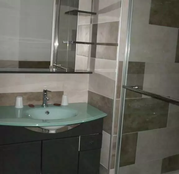 Hotelli Hôtel Restaurant Le Mistral