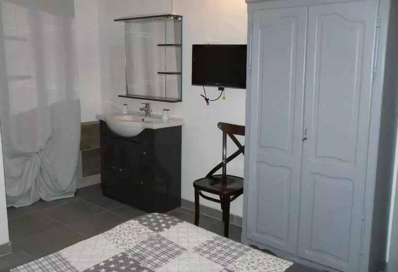 Hotelli Hôtel Restaurant Le Mistral