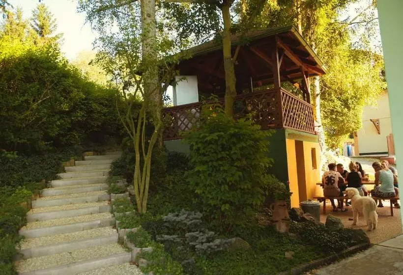 Hotelli Penzion A Autokemp Wolf