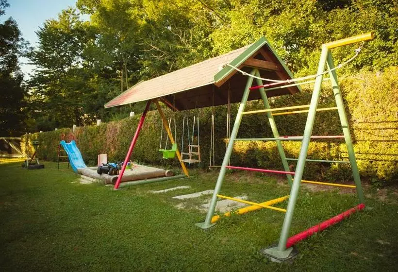 Hotelli Penzion A Autokemp Wolf