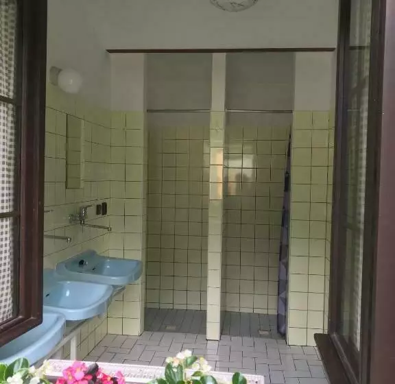 Hotelli Penzion A Autokemp Wolf