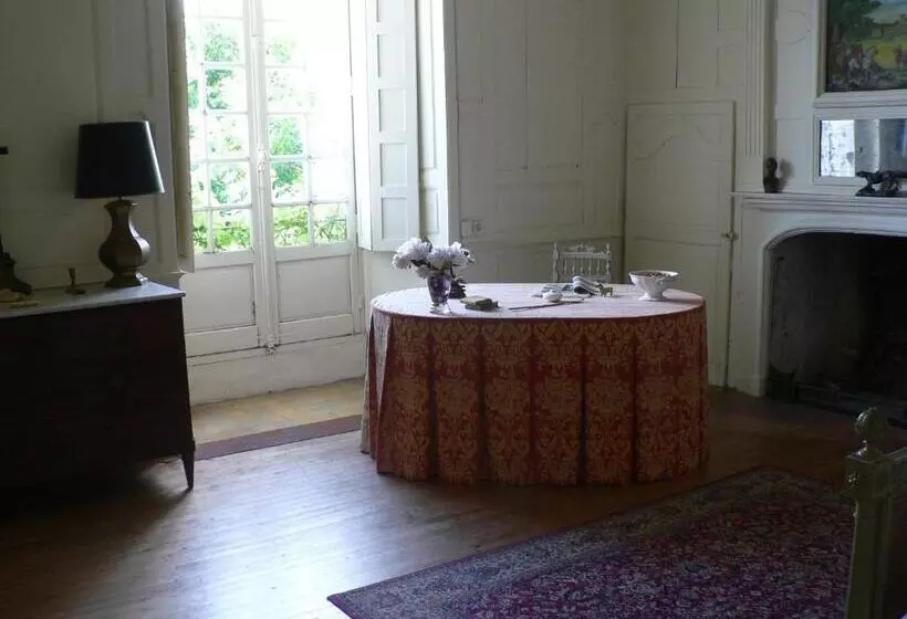 Majatalo Chambres D'hôtes Et Gîtes Du Château De Clauzuroux