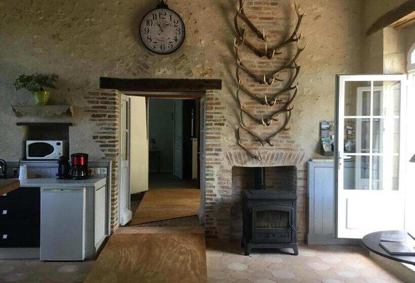 بنسيون Domaine De Montgenoux