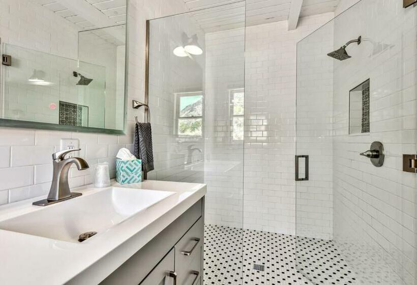 The Historic West Walker Motel