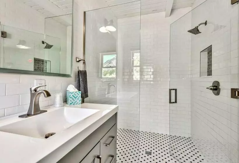 The Historic West Walker Motel