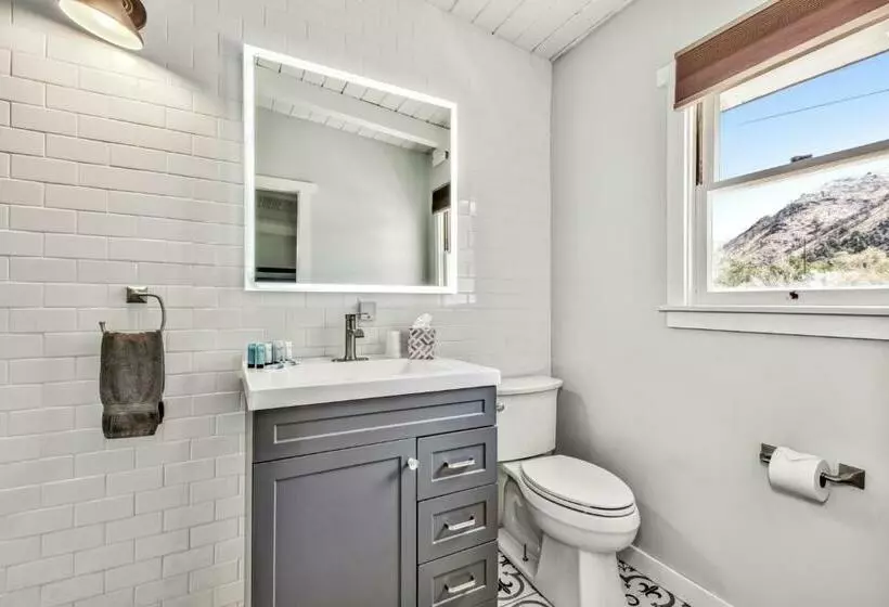 The Historic West Walker Motel