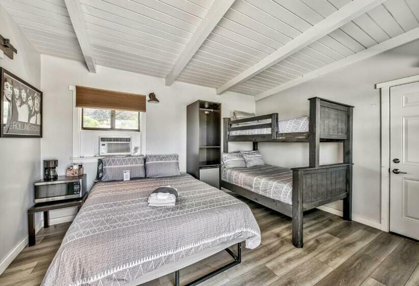 The Historic West Walker Motel