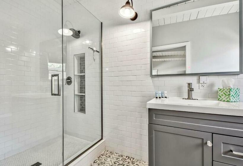 The Historic West Walker Motel