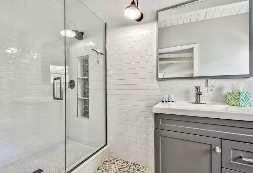 The Historic West Walker Motel