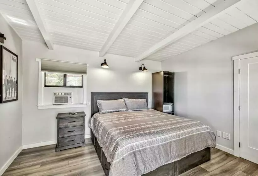 The Historic West Walker Motel