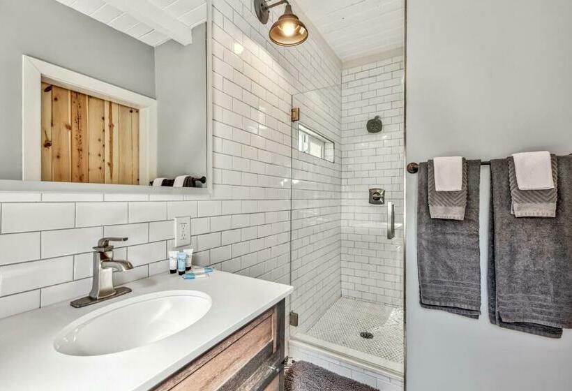 The Historic West Walker Motel