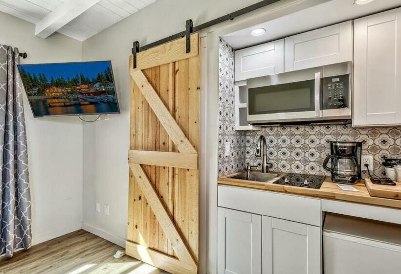 The Historic West Walker Motel