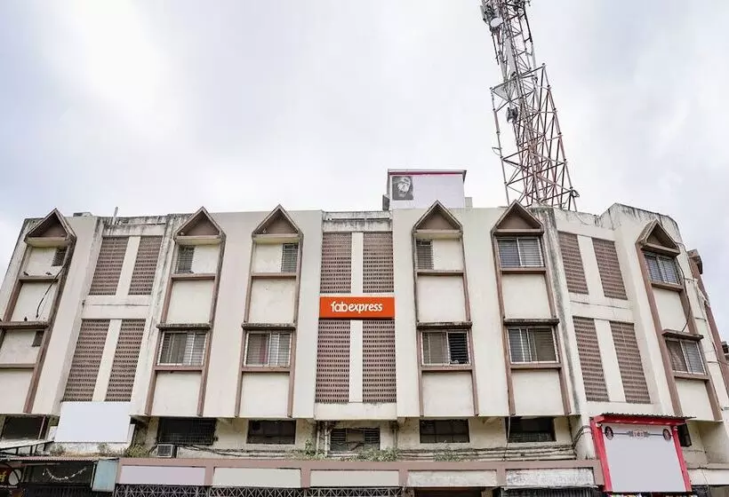 ホテル Fabexpress Sai Lodging   Nashik Railway Station