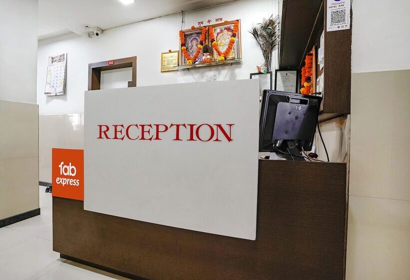 בית מלון כפרי Fabexpress Sai Lodging   Nashik Railway Station