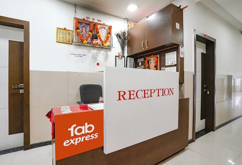 בית מלון כפרי Fabexpress Sai Lodging   Nashik Railway Station