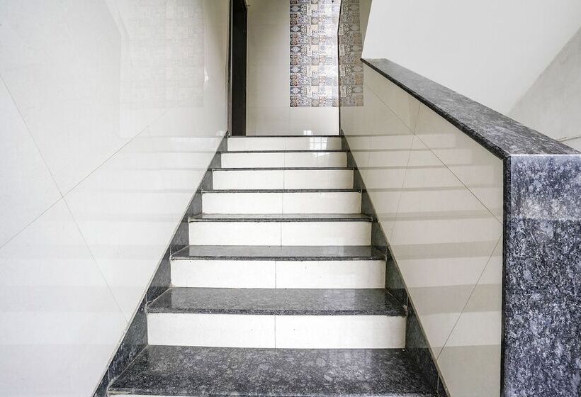 בית מלון כפרי Fabexpress Sai Lodging   Nashik Railway Station