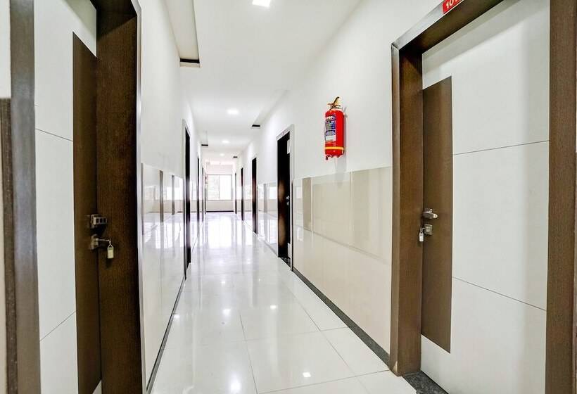 בית מלון כפרי Fabexpress Sai Lodging   Nashik Railway Station