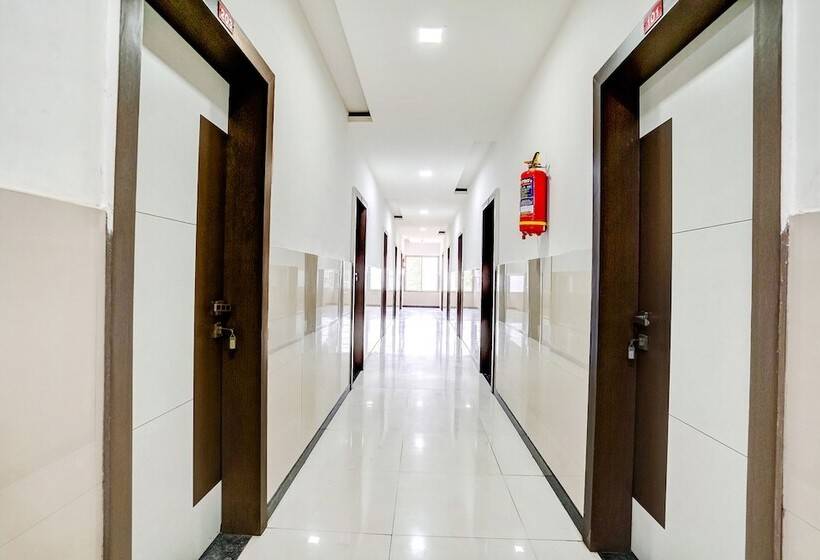 בית מלון כפרי Fabexpress Sai Lodging   Nashik Railway Station