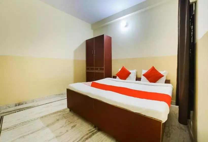 Hotelli Oyo 63006 Yogi Guest House