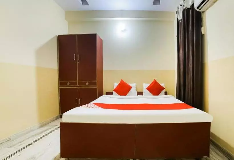 Hotelli Oyo 63006 Yogi Guest House