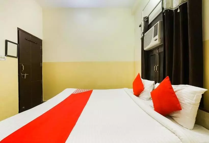 Hotelli Oyo 63006 Yogi Guest House
