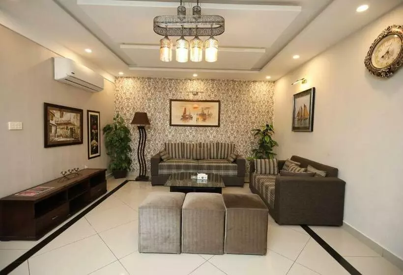 هتل Safari Club 4