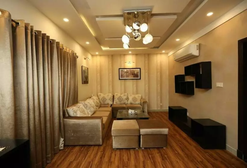 هتل Safari Club 4