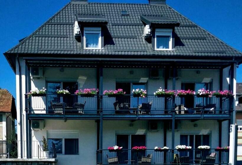 Majatalo Enjoyit Rooms