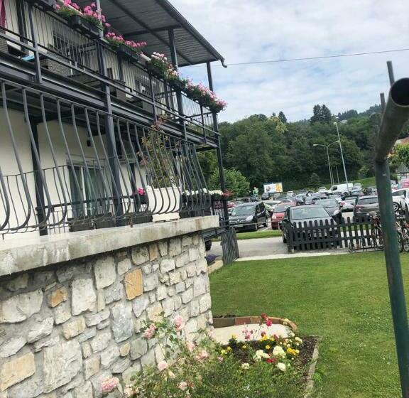 Majatalo Enjoyit Rooms