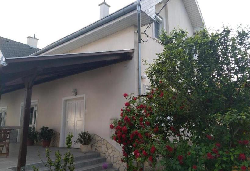 تختخواب و صبحانه Berta Panzió