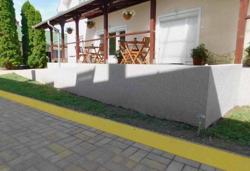 تختخواب و صبحانه Berta Panzió