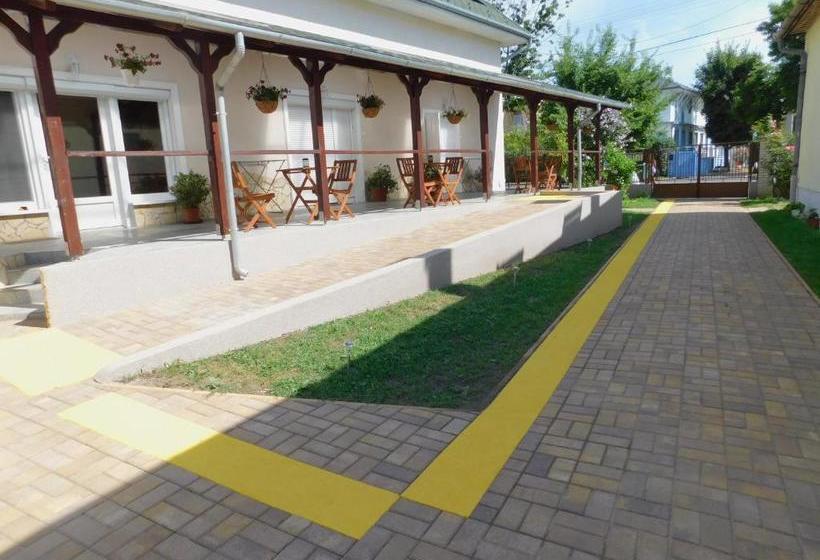 تختخواب و صبحانه Berta Panzió