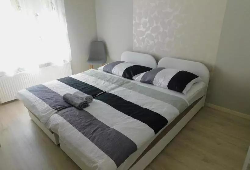 تختخواب و صبحانه Berta Panzió
