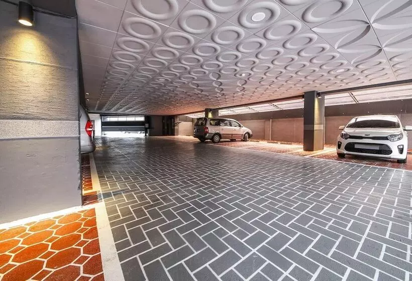 Brown Dot Hotel Gupo