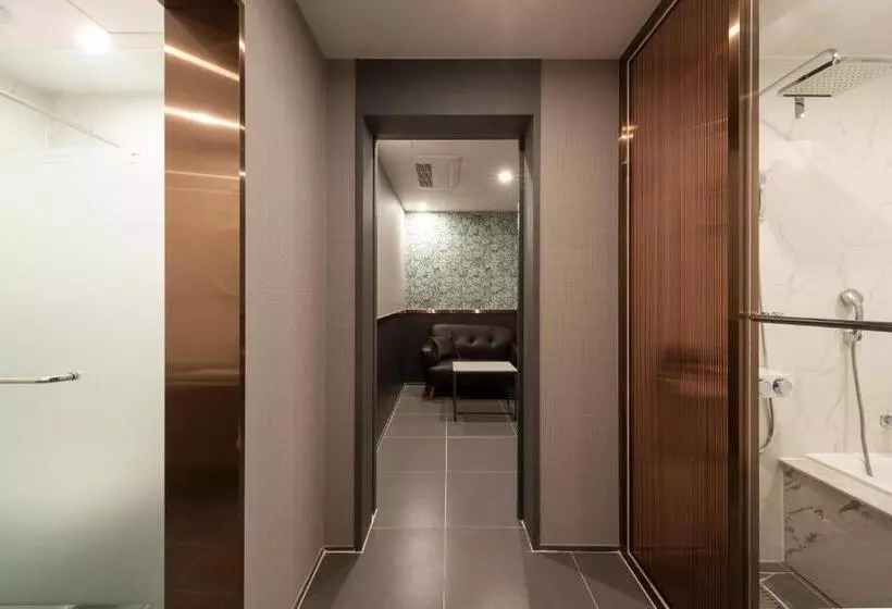 Brown Dot Hotel Gupo