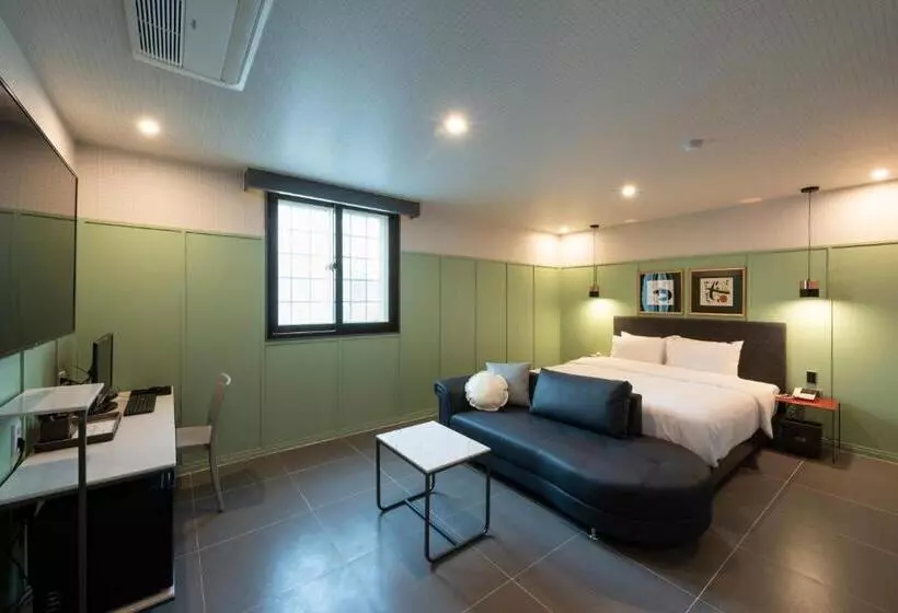 Brown Dot Hotel Gupo