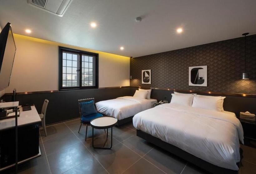 Brown Dot Hotel Gupo