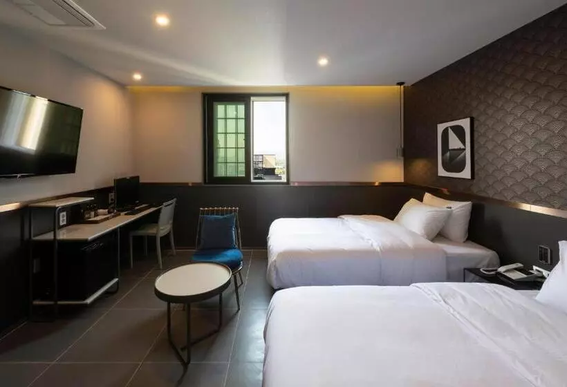 Brown Dot Hotel Gupo