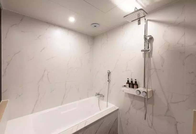 Brown Dot Hotel Gupo