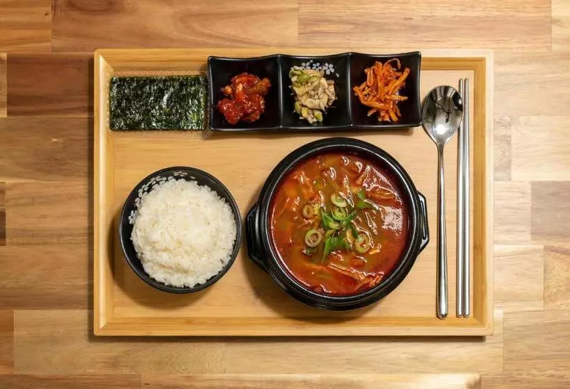 Brown Dot Hotel Gupo