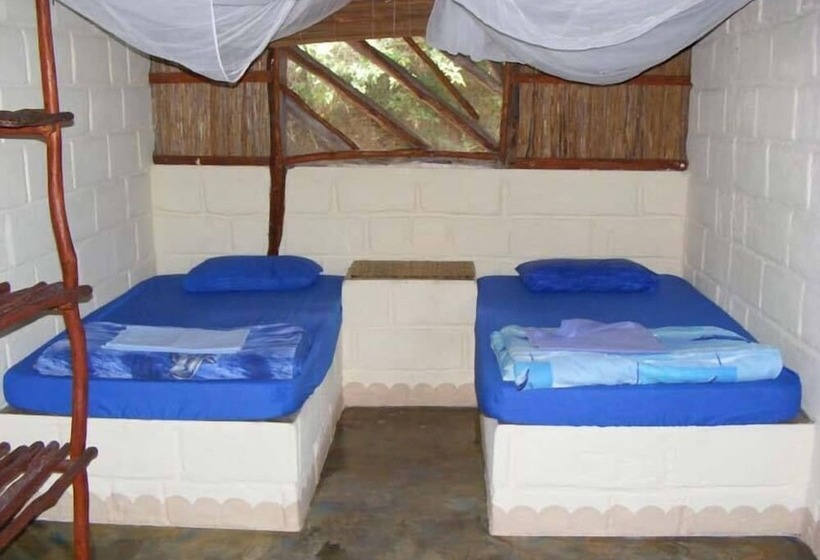 Hotel Nhanombe Lodge