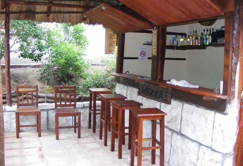 Hotel Nhanombe Lodge