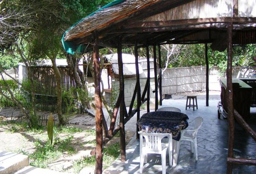 Hotel Nhanombe Lodge