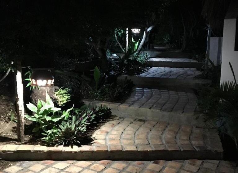 Hotel Nhanombe Lodge