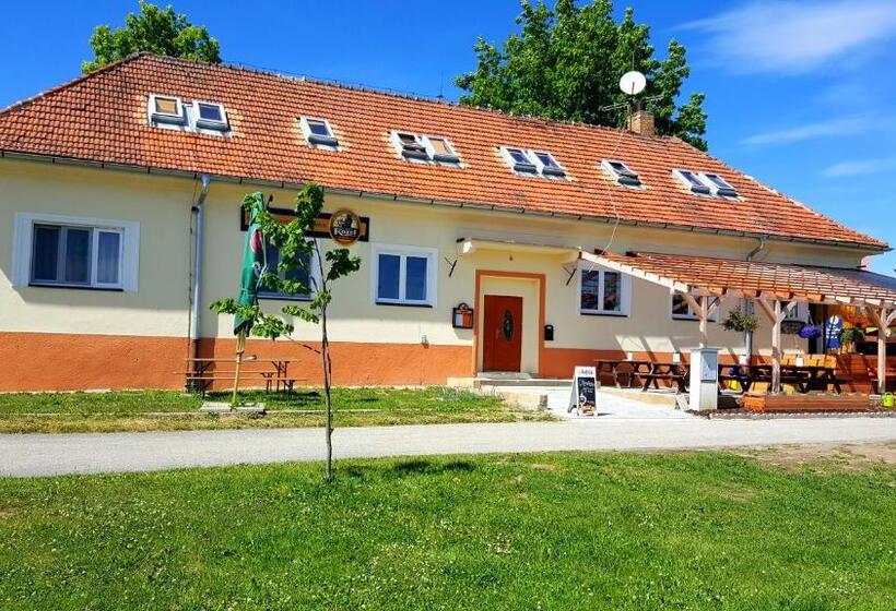 פנסיון Penzion Na Navsi