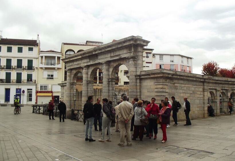 مبيت وإفطار Chambres D Hôtes De Poumatan